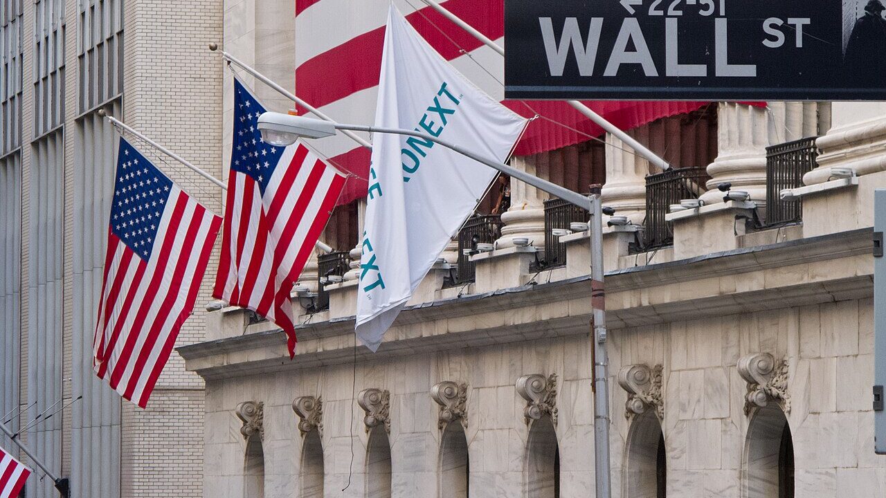 1280px Wall Street New York Stock Exchange